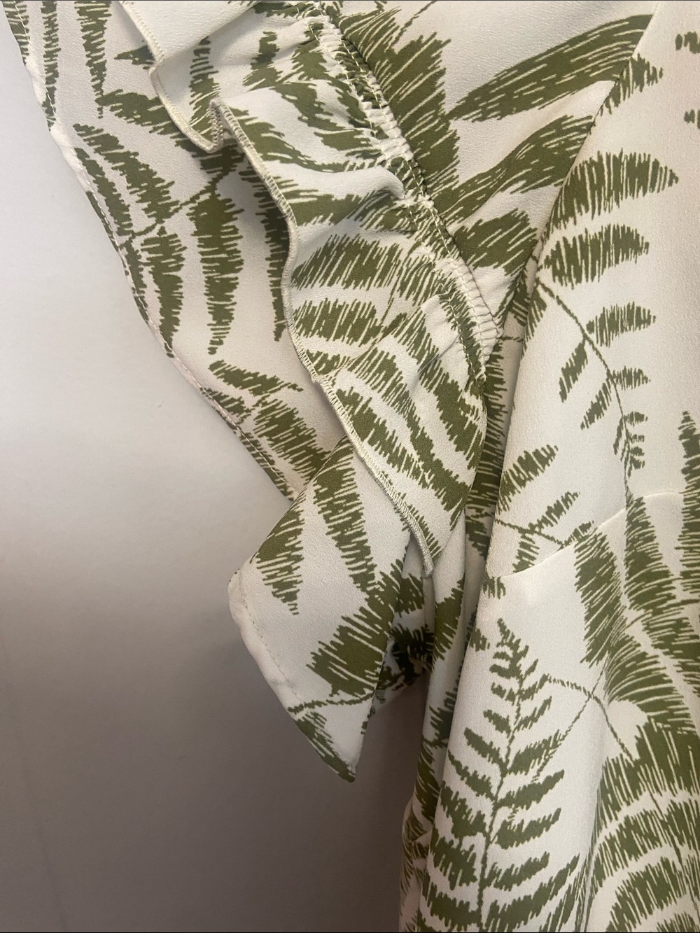 Lane Bryant Olive Fern-Print Ruffle Sleeve Blouse Size 22 - Picture 2 of 5